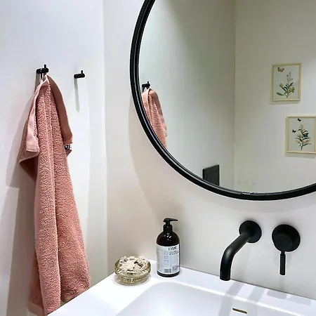 Retreat-style Flat Near Falsled Apartment