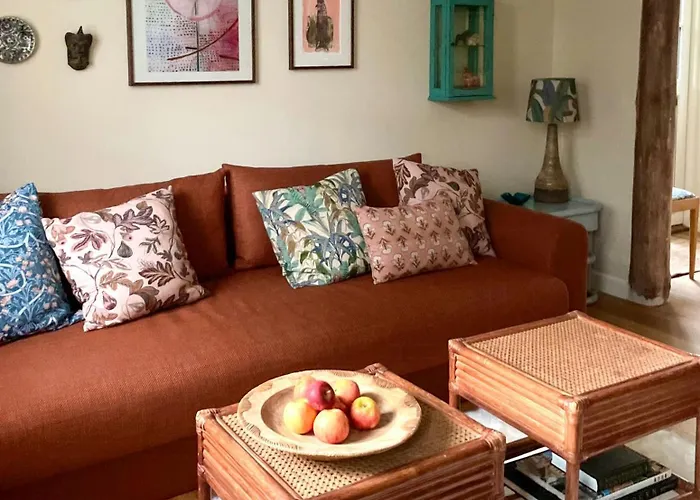 Retreat-style Flat Near Falsled Apartment *