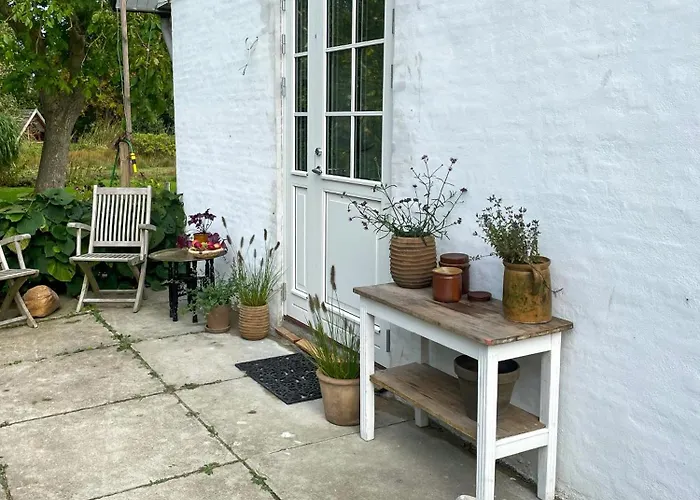 Retreat-style Flat Near Falsled Apartment *